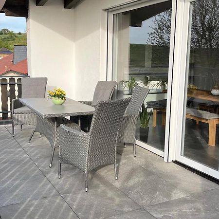 Apartment 100 Qm Im Weindorf - Balkon/Garage Aspisheim Buitenkant foto