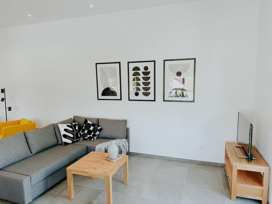 Apartment 100 Qm Im Weindorf - Balkon/Garage Aspisheim Buitenkant foto