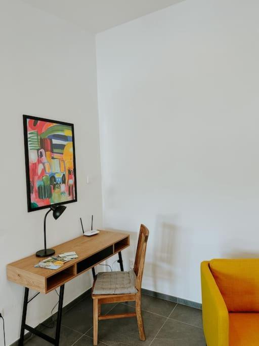 Apartment 100 Qm Im Weindorf - Balkon/Garage Aspisheim Buitenkant foto